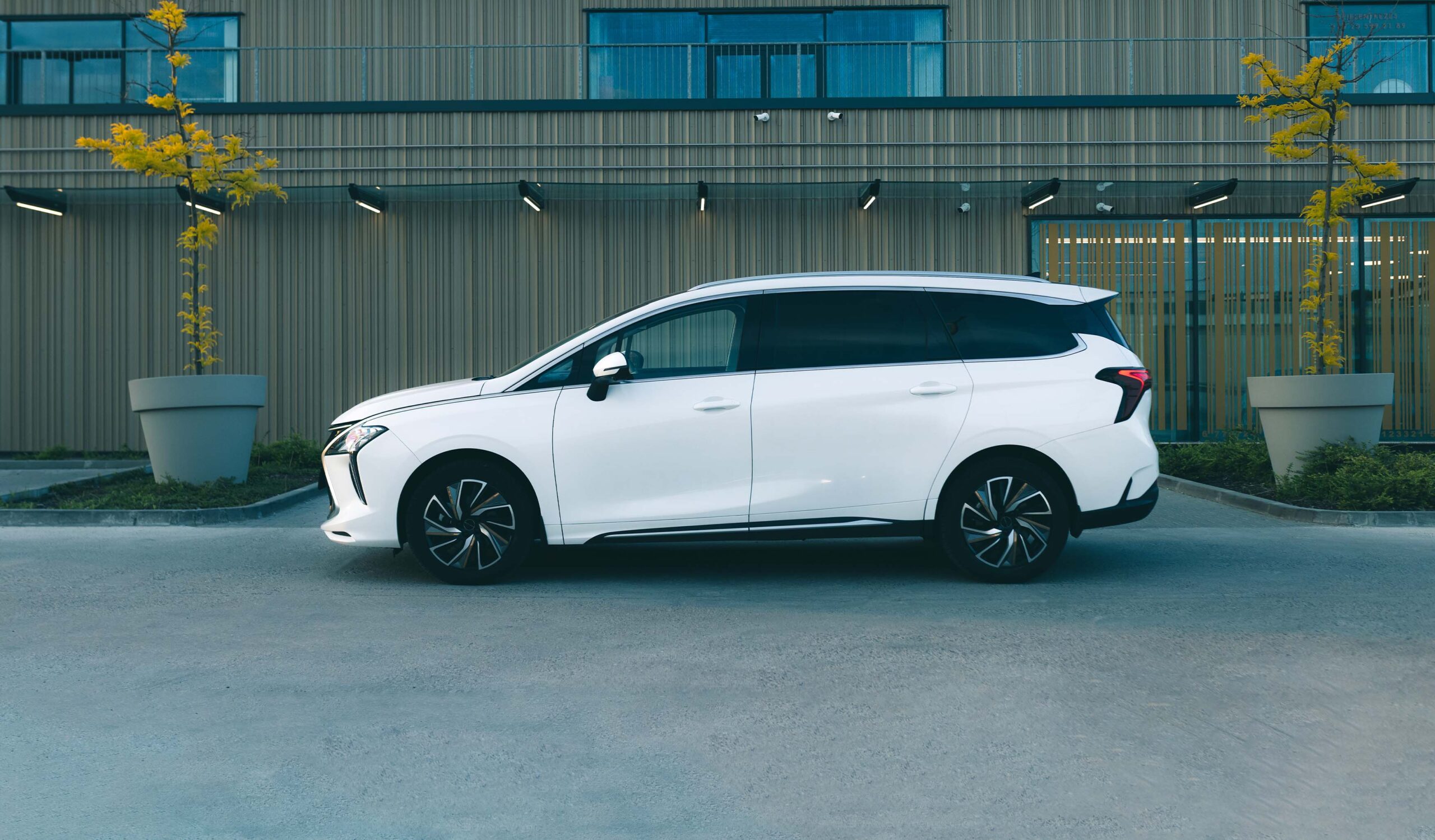 Dongfeng Forthing U-Tour HEV